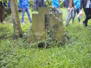 Web 14-05-15 Besichtigung Jüd. Friedhof (21)